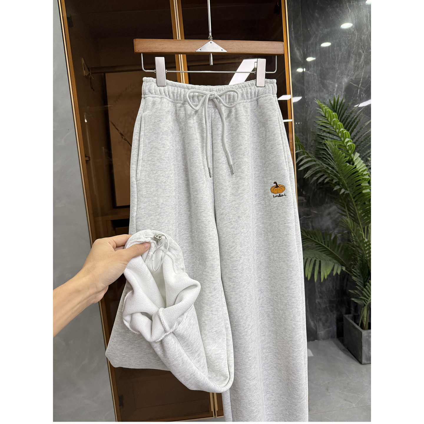 N货！冬季时髦单品！加绒松紧腰休闲束脚卫裤女   M021080~JS