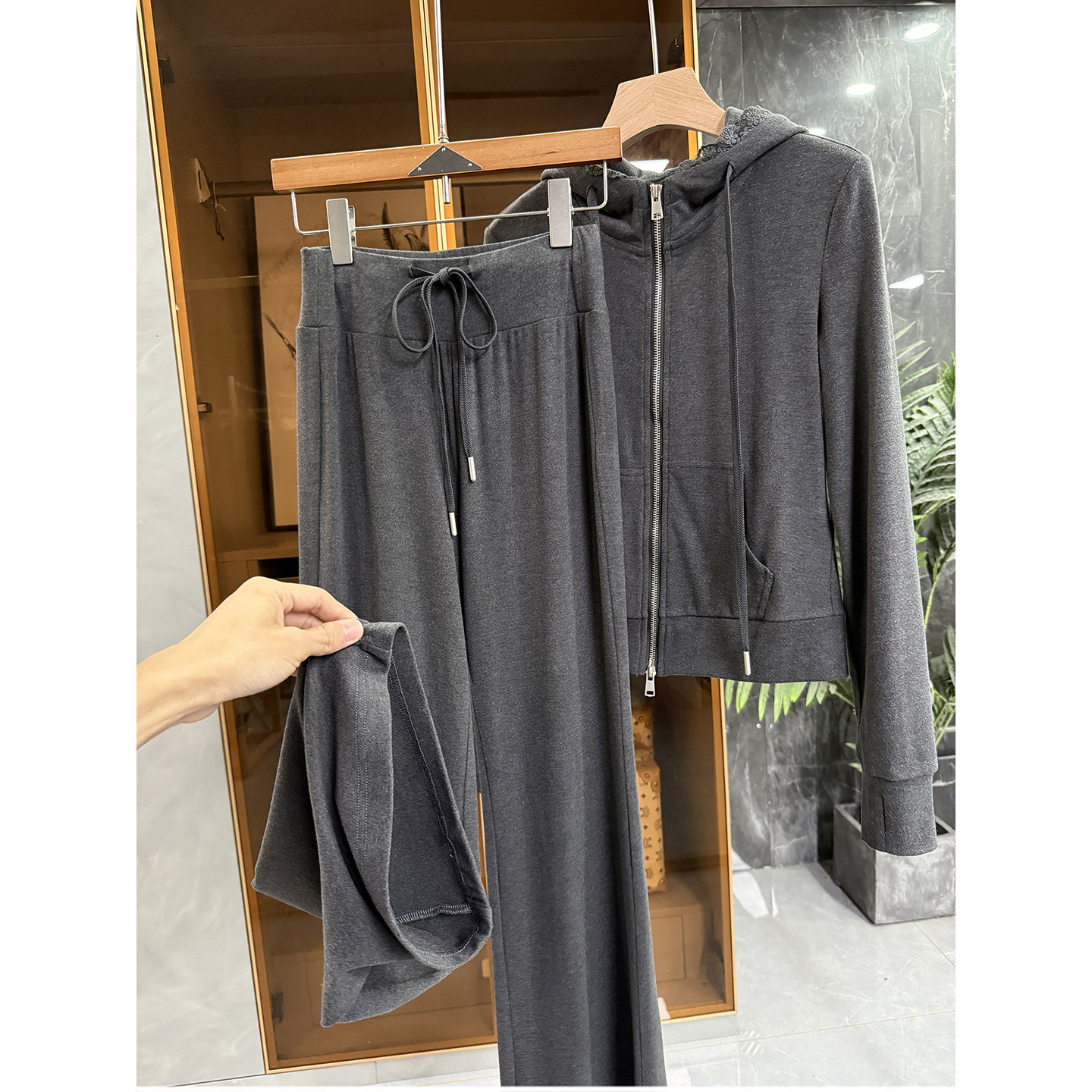 秋款！舒适又显瘦！运动连帽短外套+休闲长裤套装女   M02325~JS,女装/女士精品,休闲运动套装,淘宝优惠券,粉丝福利购,淘宝优惠卷