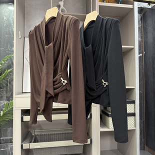 Q货！谁穿谁美！垫肩羊毛飘带深V领长袖T恤短上衣女  20250974~ZY