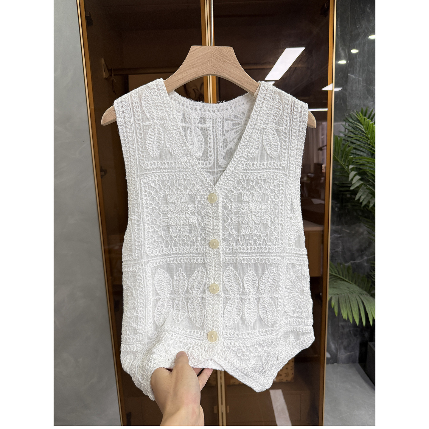 美美美!解锁夏日N种穿搭!重工刺绣V领背心马甲女 M970180~JS