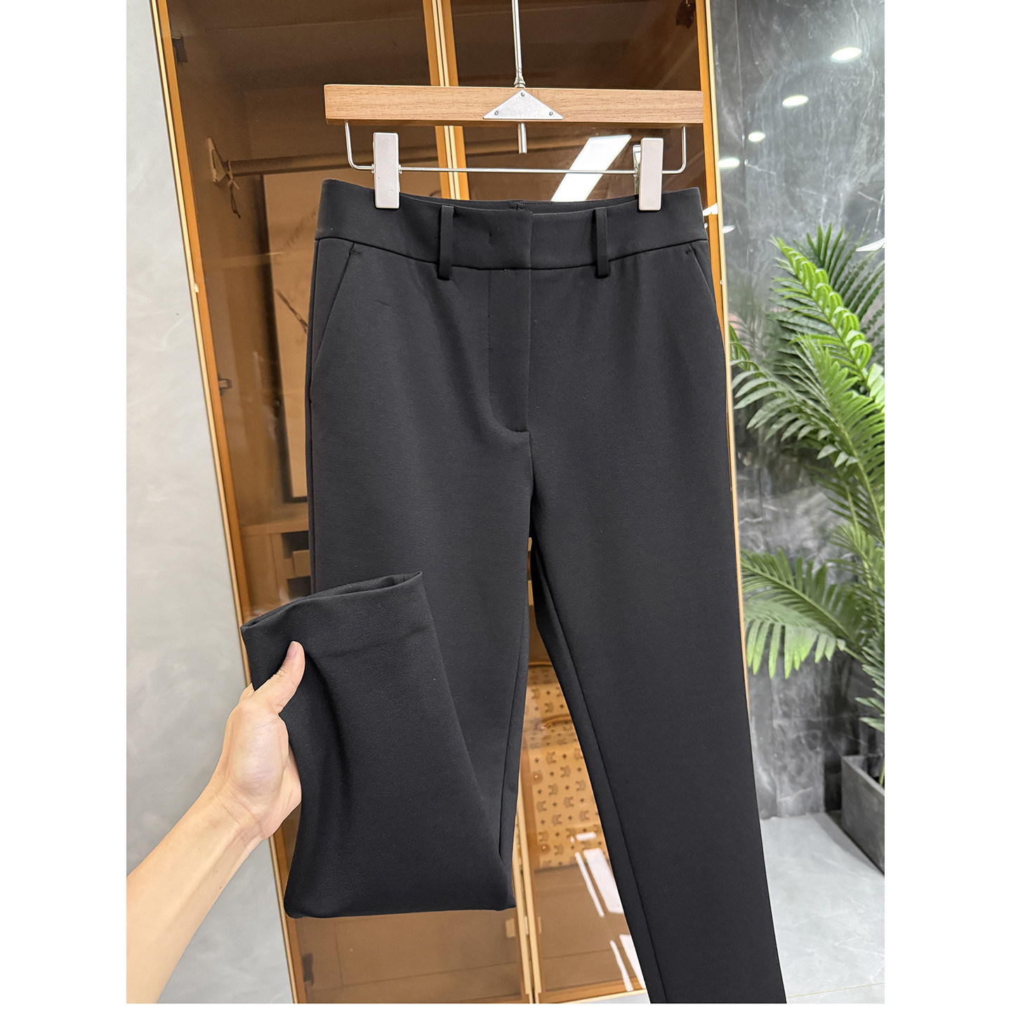 推荐！显高显瘦神裤来了！薄绒休闲烟管九分西裤女 20251156~JS