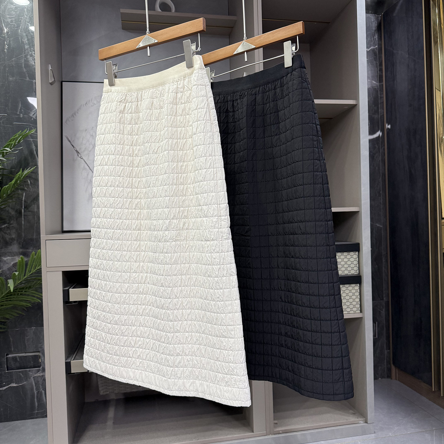 N货！秋冬出街神器！格子松紧腰后开叉夹棉半身裙女   KW0327~ZY