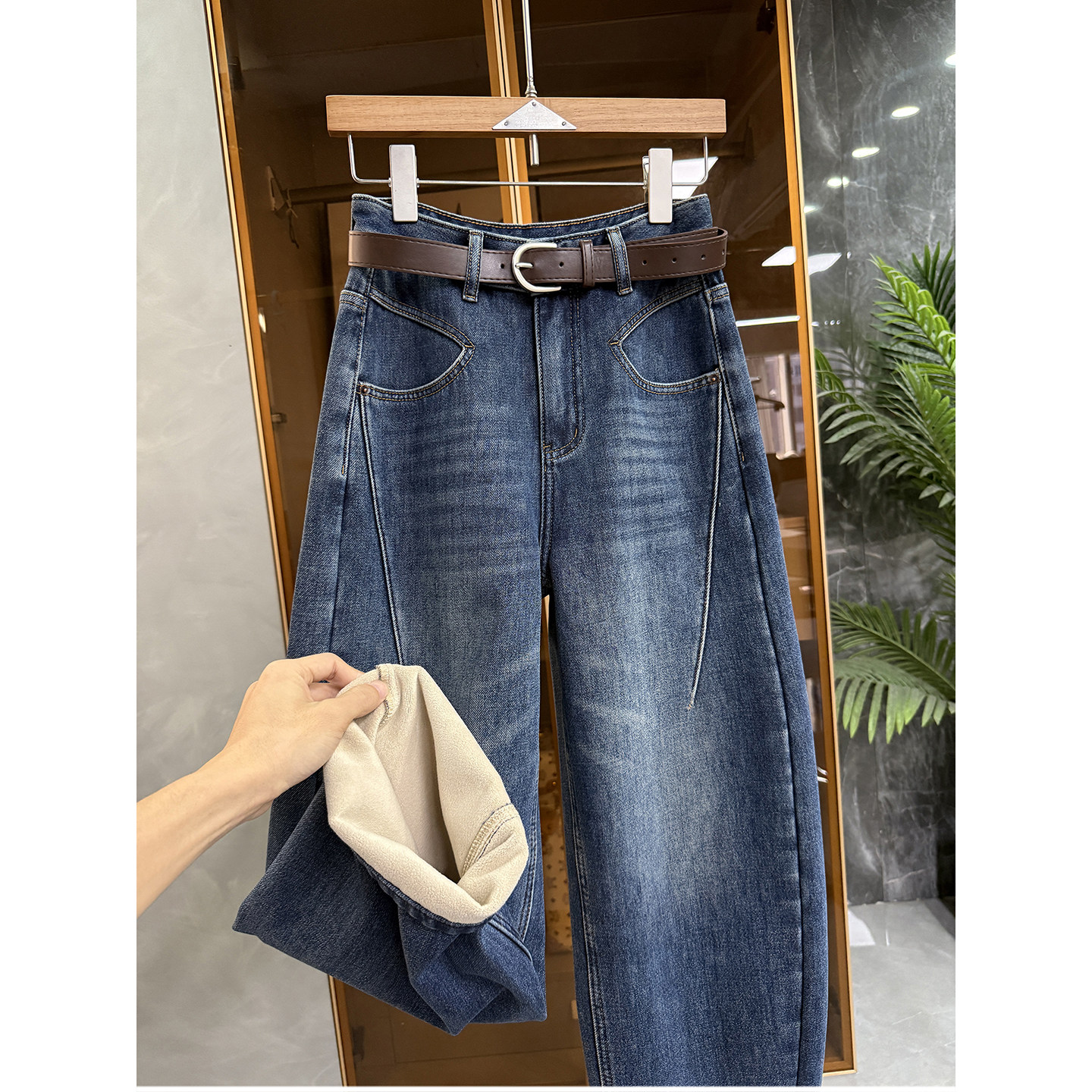 老友shou！大厂品质！加绒中高腰牛仔镰刀裤女   M778230~JS