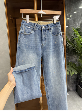 Q货！谁穿谁瘦的魔法裤！烫钻微弹牛仔小直筒裤女  M3398691~JS