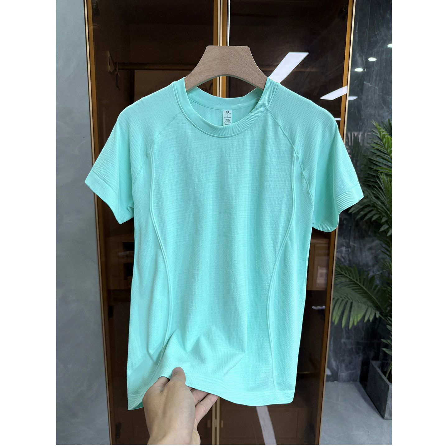 会呼吸的单品!修身弹力速干冰凉丝圆领短袖运动T恤女 10AD~JS
