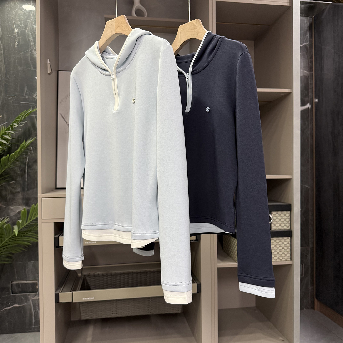 Q货！舒适与时髦并存！空气棉连帽半拉链长袖卫衣女M02541~ZY