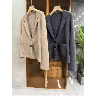 D2941 小厚羊绒翻领针织外套女 意柜jin口料 G上6K