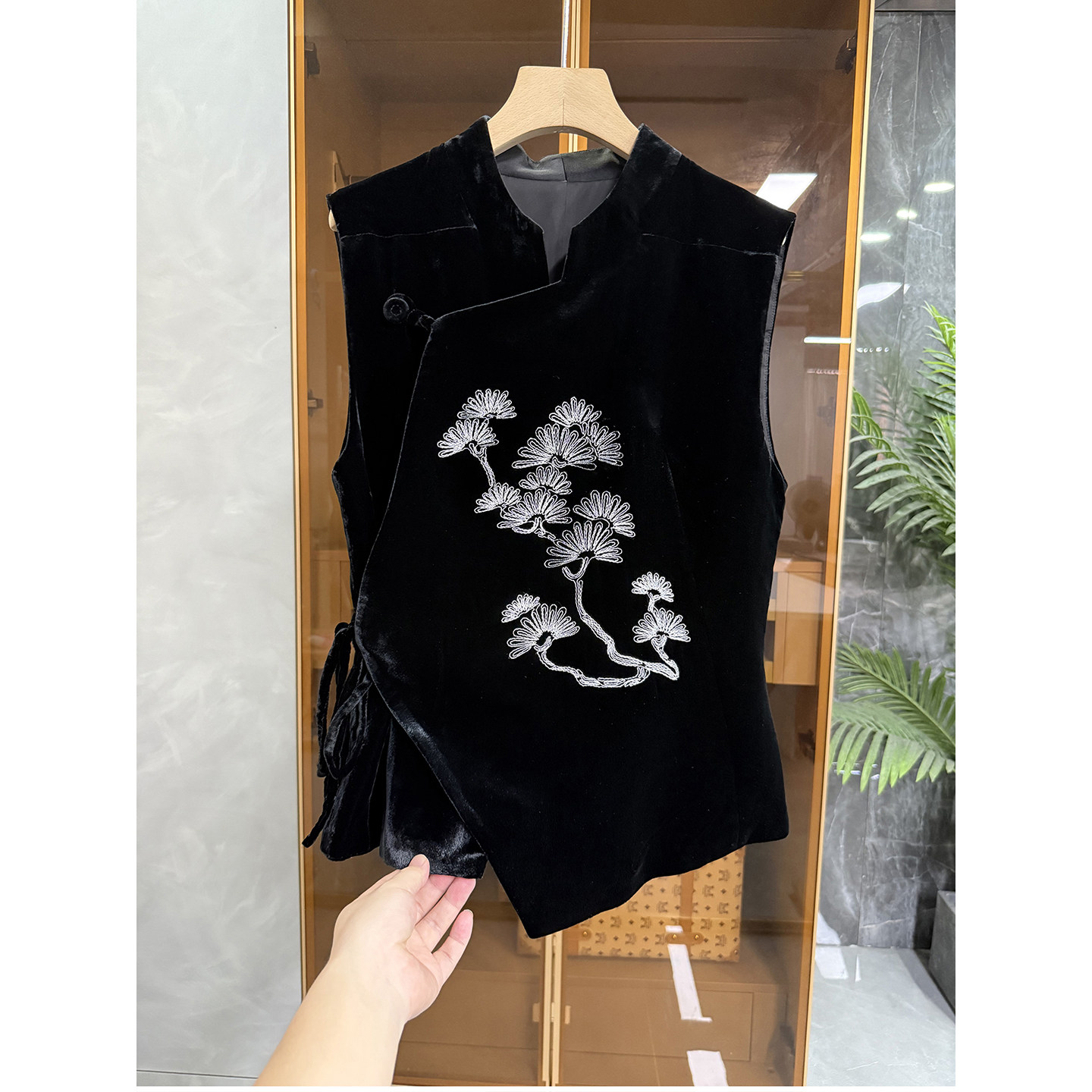 柜款！国风新中式！刺绣立领斜襟背心马甲女   92550~ME