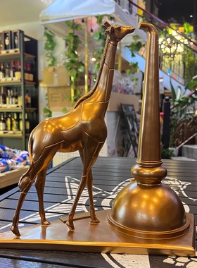 全新格兰杰长颈鹿蒸馏摆件装饰树脂个性创意艺术品家用酒吧摆台件