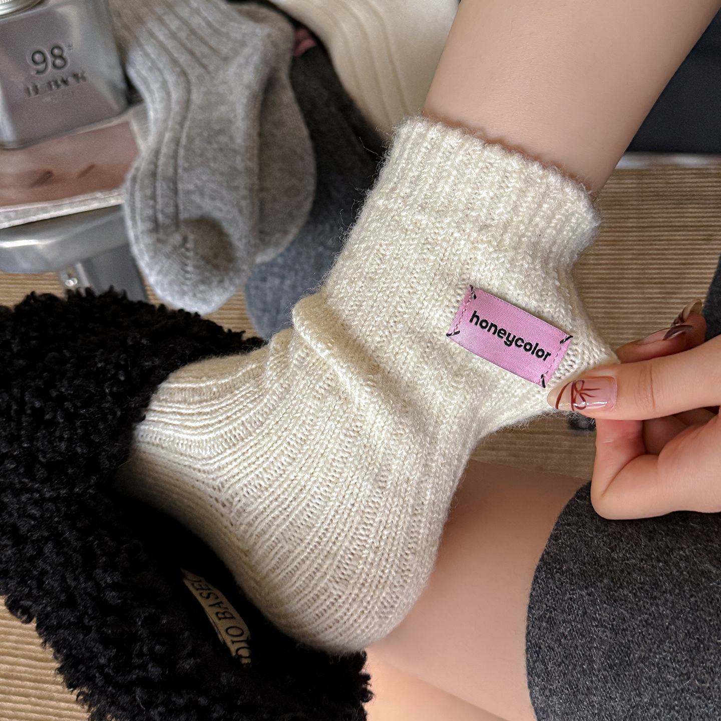 ins粗针秋冬加厚保暖布标羊毛中筒日系可爱JK洛丽塔堆堆袜子女潮