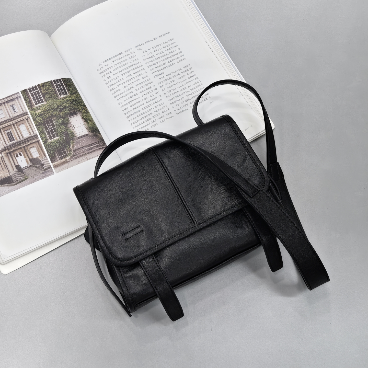 头层牛皮小号邮差包女