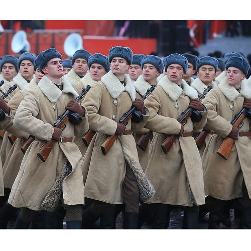 俄罗斯配发羊皮棉袄保暖军大衣