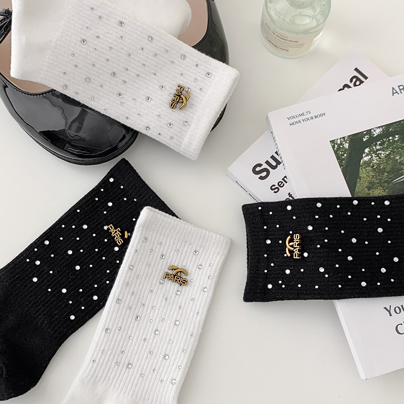 秋冬新款纯棉袜子女个性满天星碎钻中筒袜欧货ins潮网红饰品长筒