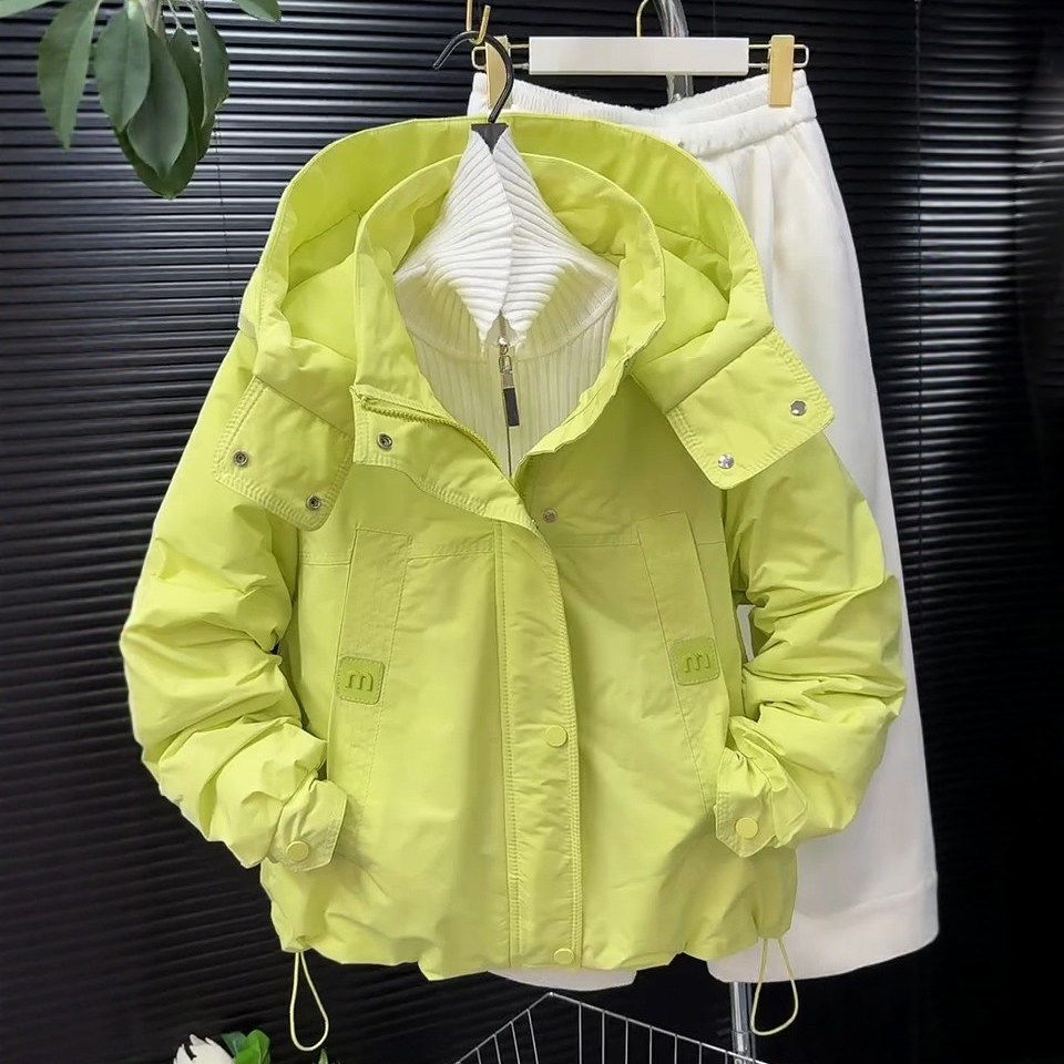 洋气加棉短款外套女连帽春秋2026新款宽松显瘦冲锋衣女百搭夹克衫