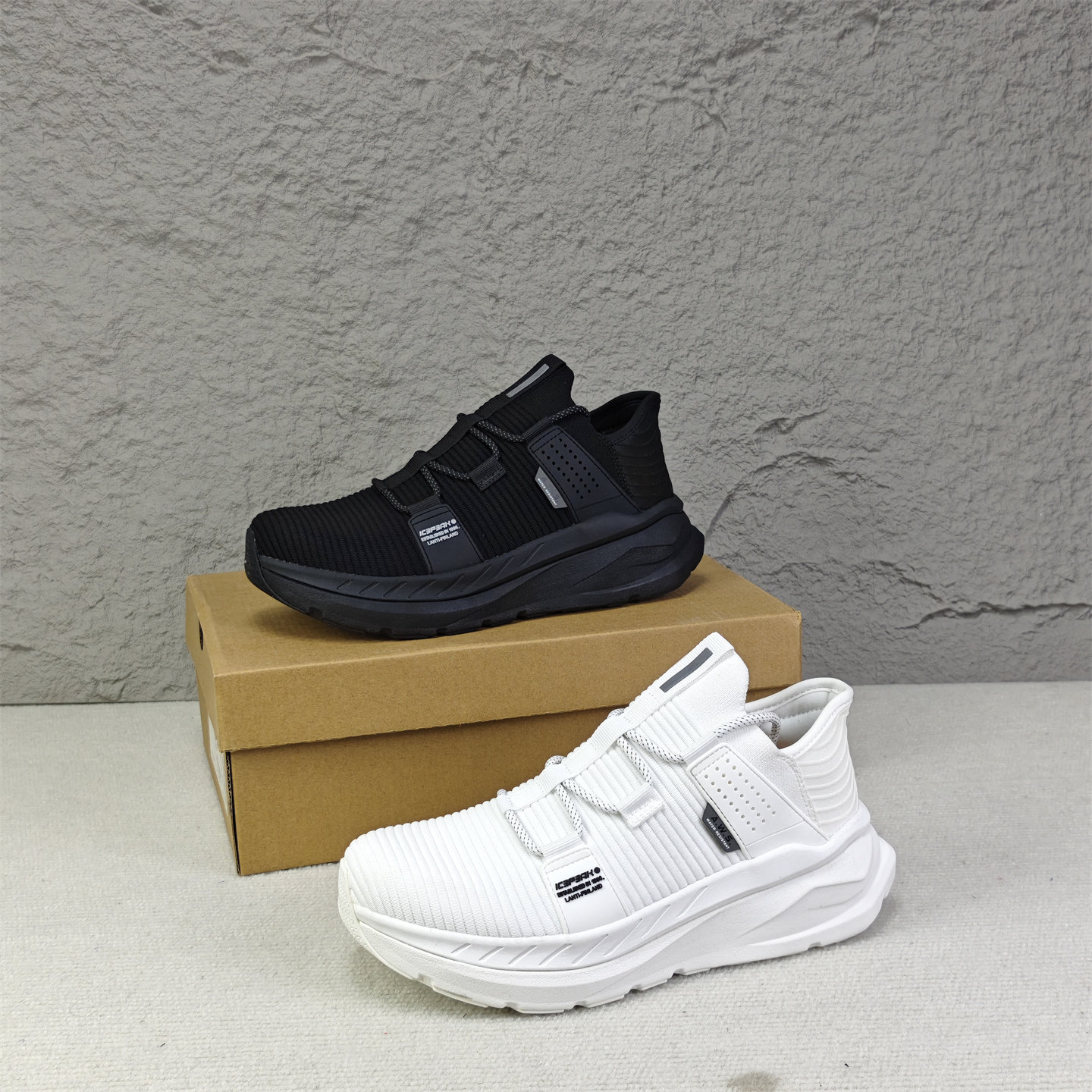 在售99欧~出口芬兰高端情侣厚底休闲运动鞋防油防水防滑缓震跑鞋