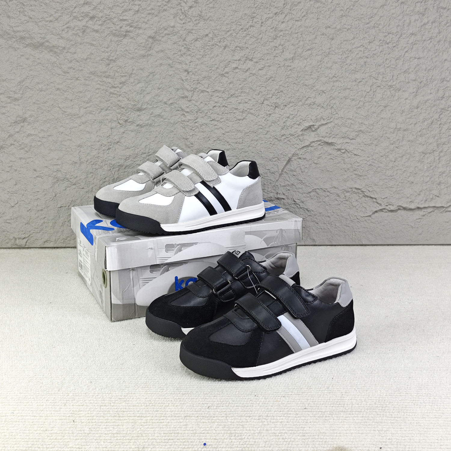 春秋款皮革拼接透气防滑运动板鞋