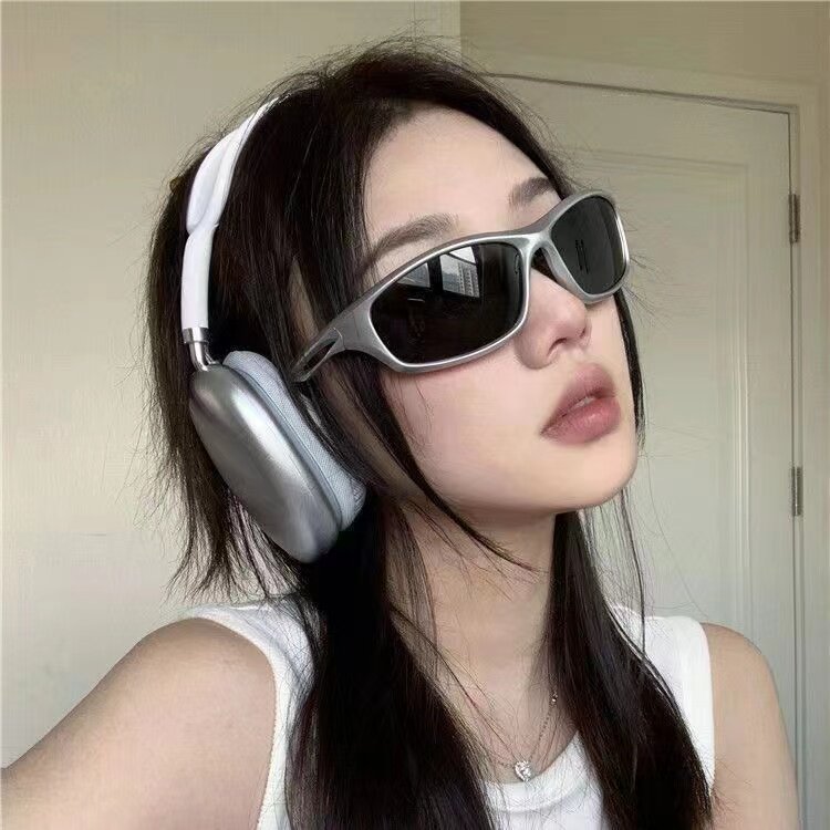 小红书同款头戴式蓝牙耳机女生小巧高颜值复古美系拍照装饰耳麦使用感如何?