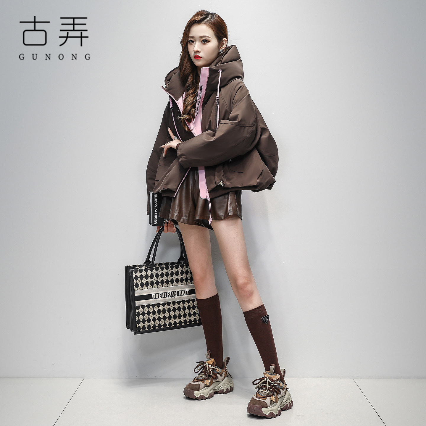 高端大牌品质短款工装羽绒服2026冬季新款时尚休闲宽松保暖厚外套