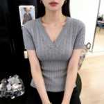 2026夏季新款冰丝爆款洋气V领短袖T恤上衣女修身显瘦纯色针织衫潮