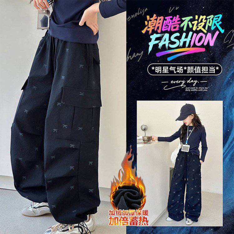 女童工装裤2026秋冬新款洋气蝴蝶结印花裤子儿童多口袋休闲裤加绒