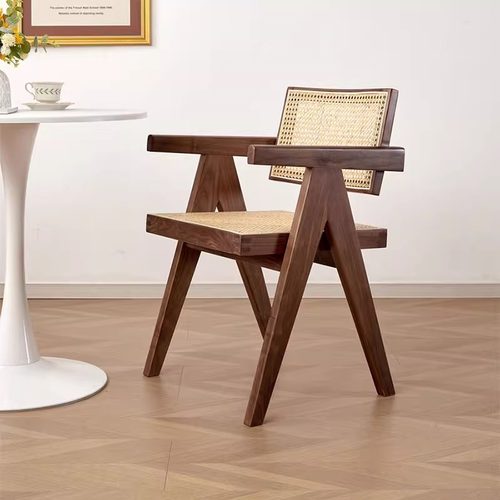侘寂风藤编椅子实木餐椅家用北欧中古扶手靠背椅昌迪加尔椅餐桌椅
