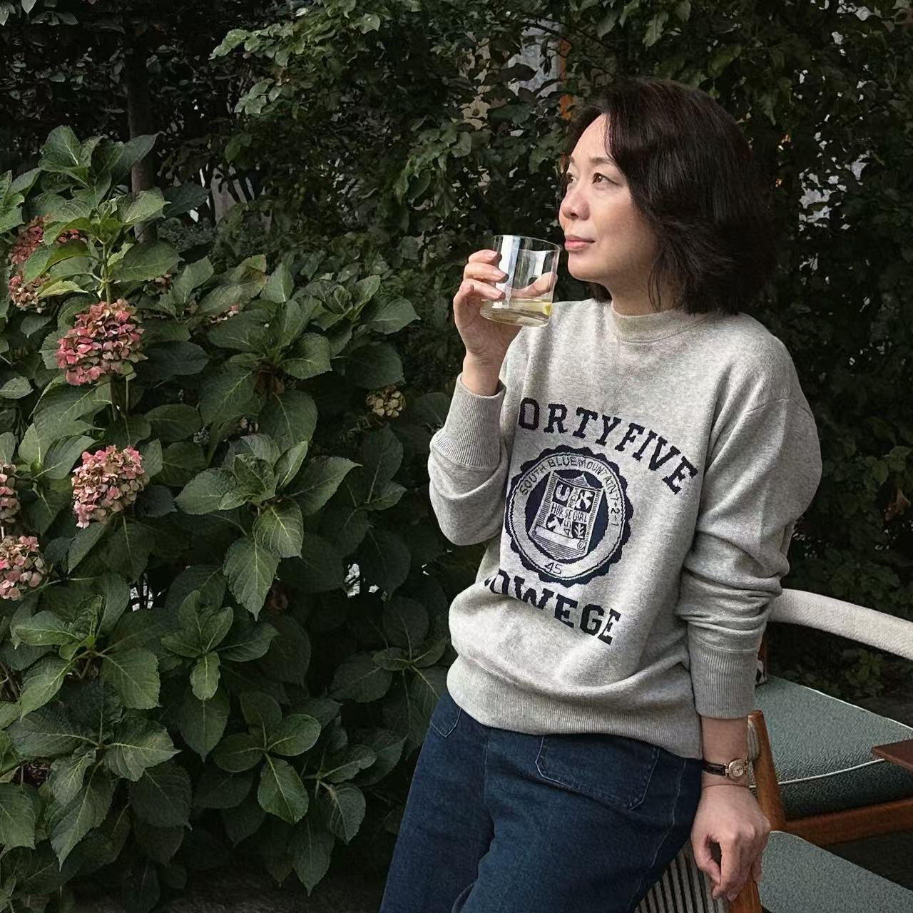 Q姐“美式复古”岛国R系列高支高密提花宽松针织卫衣 52T735