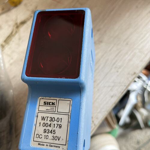 溢价-德国SICK施克漫反射光电传感器型号WT30一01实物