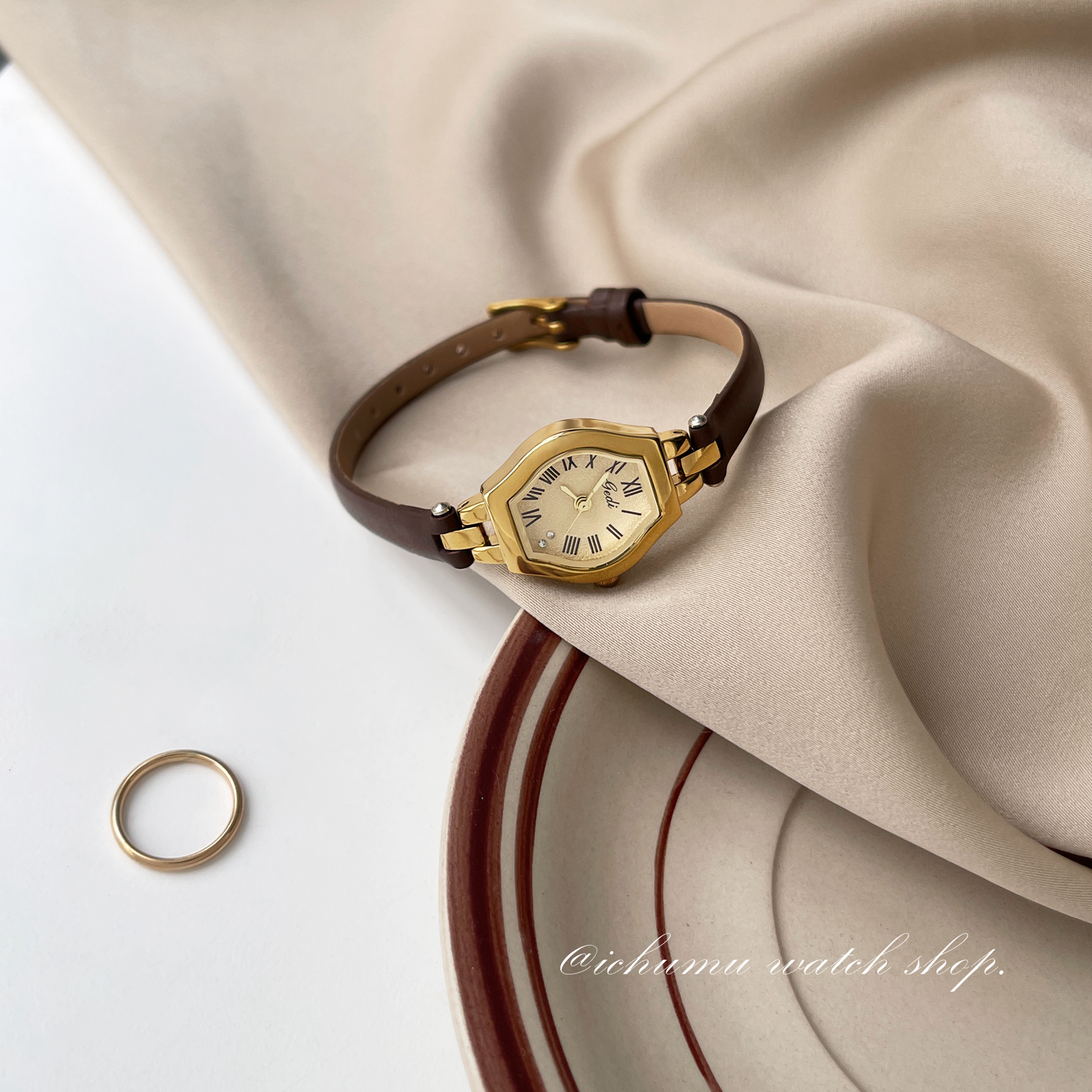 歌迪酒桶型复古女小巧精致表