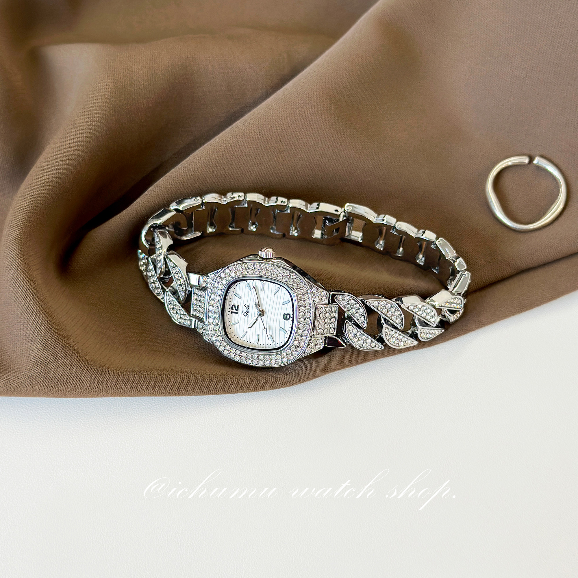 初目iChunu手表女2025新款轻奢小众满钻高级感女士女款满天星编织