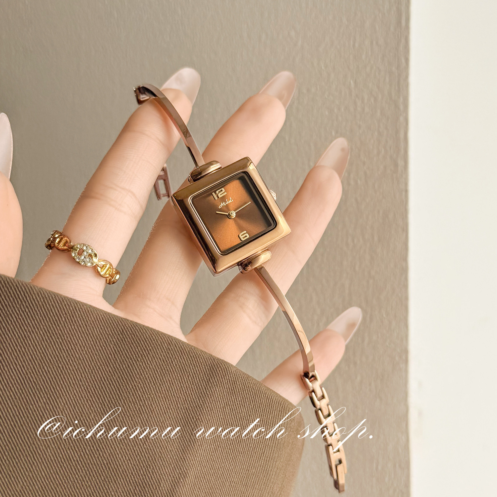 初目iChumu手表女半手镯精致小巧女款手链表方形小表盘2026正流行