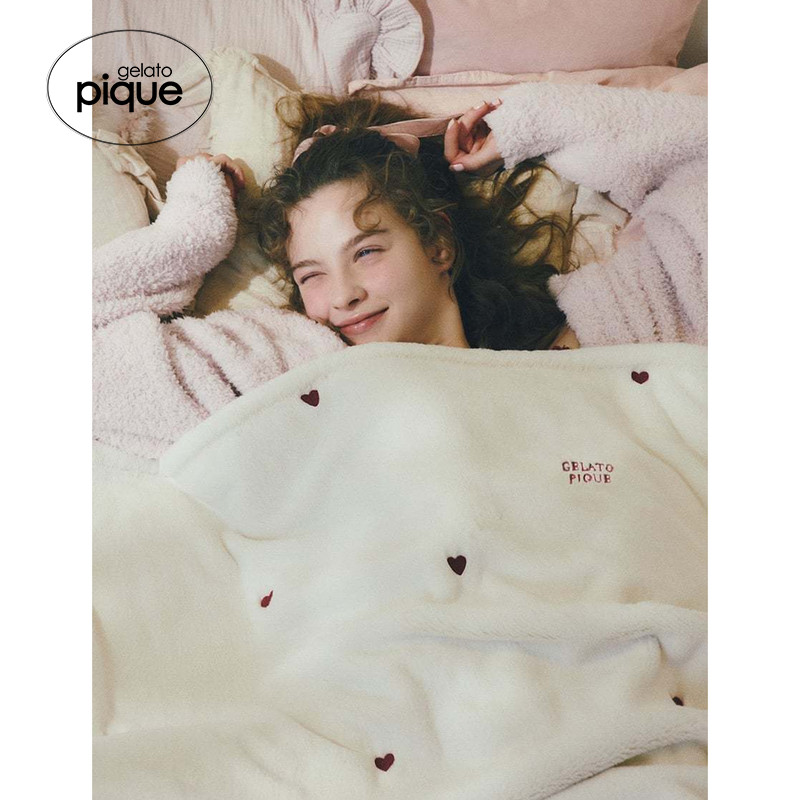gelato pique25秋冬新品毛毯爱心字母毛绒盖毯睡眠床品PSGG255805