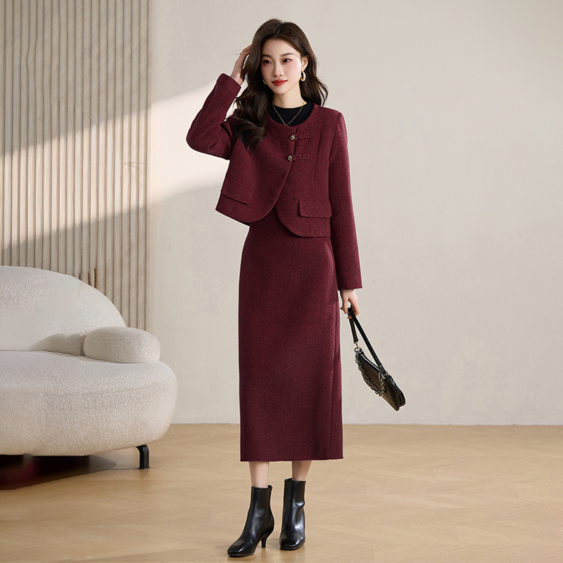 今年流行特惠时尚休闲套装2025秋冬新款女装小香风外套半身裙两件