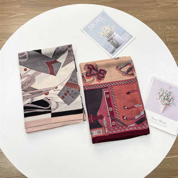 B2自留款意大利好牌老钱风围巾冬季双面提花保暖围脖轻薄款大披肩