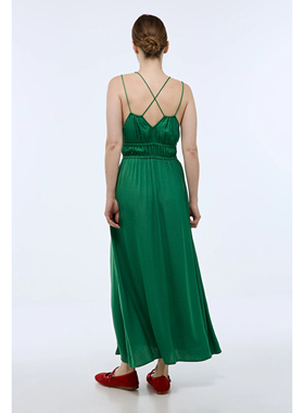 J1海岛丝外单纯元25夏新款吊带女士无袖A字连衣裙纯色薄款露背裙