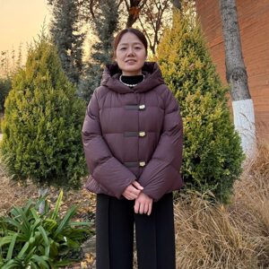 妈妈冬装羽绒服洋气短款40岁50中老年人女冬阔太太白鸭绒加厚外套