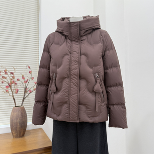 妈妈冬装羽绒服鸭绒保暖外套2026新款喜婆婆洋气阔太太中老年女装