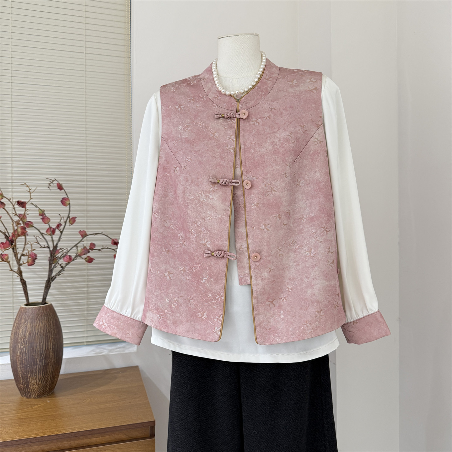 妈妈春装马甲无袖外套端庄大气两件套装新中式刺绣中老年人女上衣