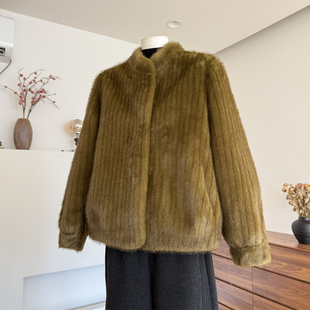 年轻妈妈秋冬装皮草保暖上衣服中老年女装时尚婆婆外套一体绒外穿