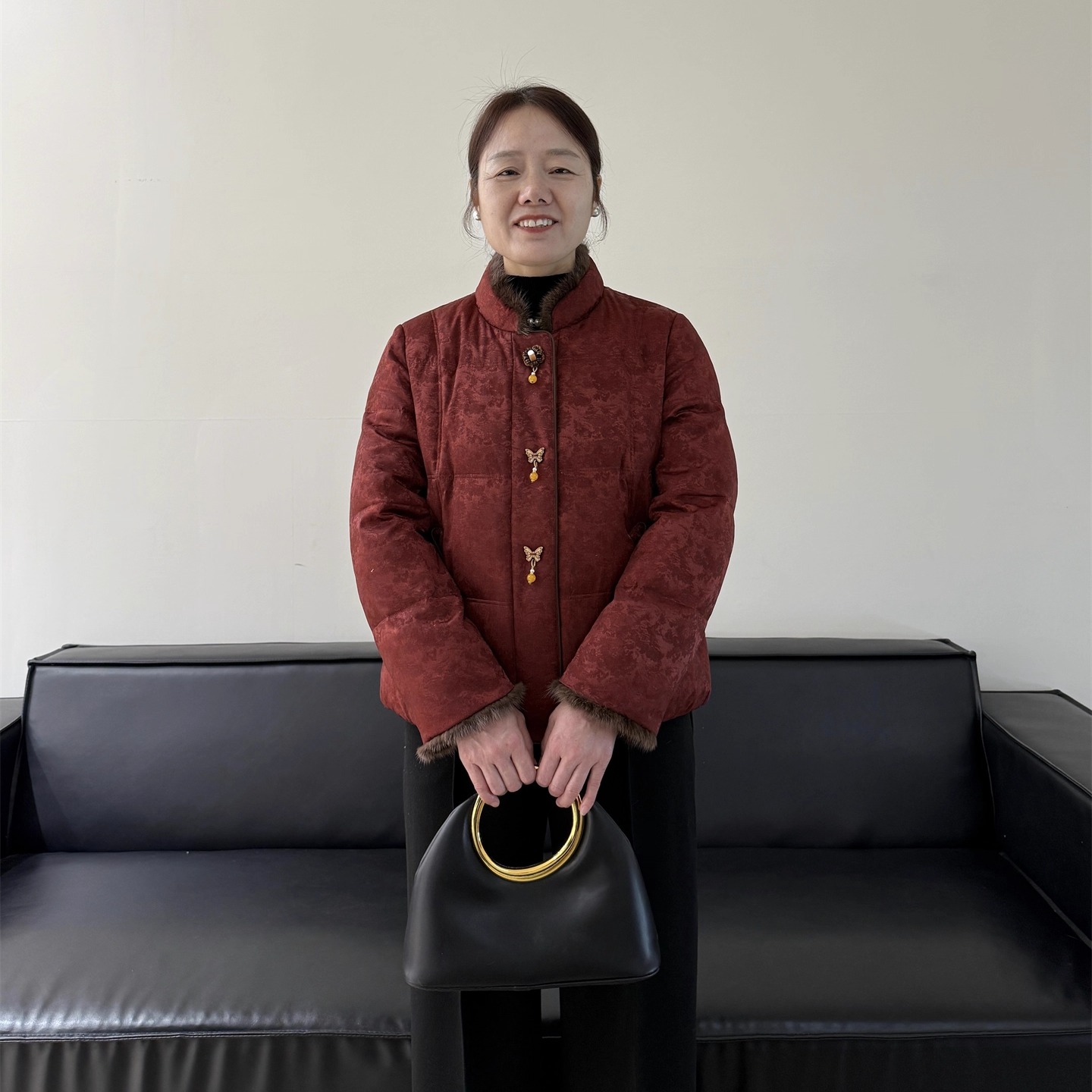 中老年人妈妈羽绒服女短款冬季