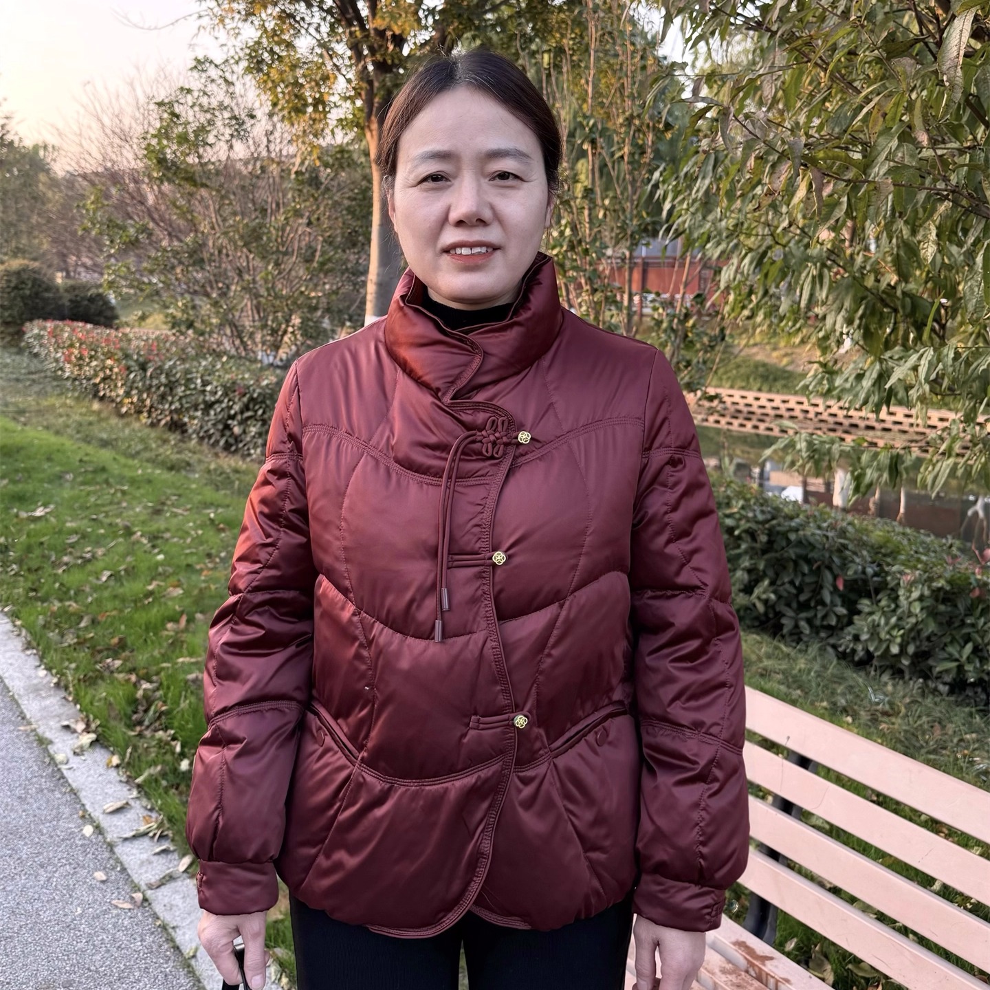 奶奶冬装短款羽绒服60岁70老人冬季中老年妈妈女款加厚棉袄外套