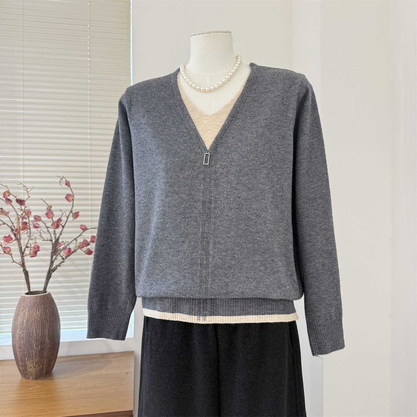 年轻妈妈春装2026新款针织打底小衫中老年女春秋时尚减龄薄款毛衣