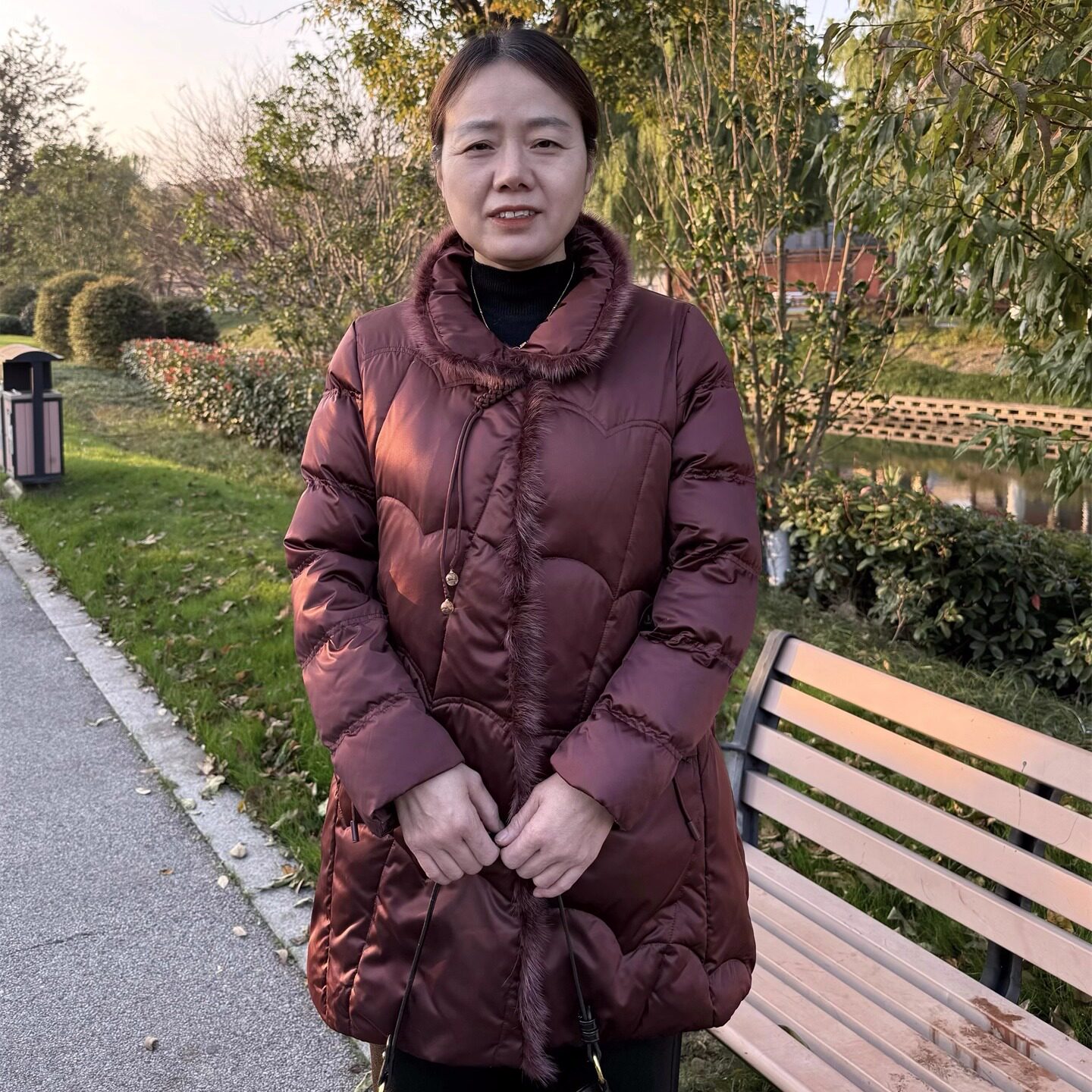中老年妈妈装羽绒服女中长款2025年新款加厚保暖冬季外套奶奶棉袄