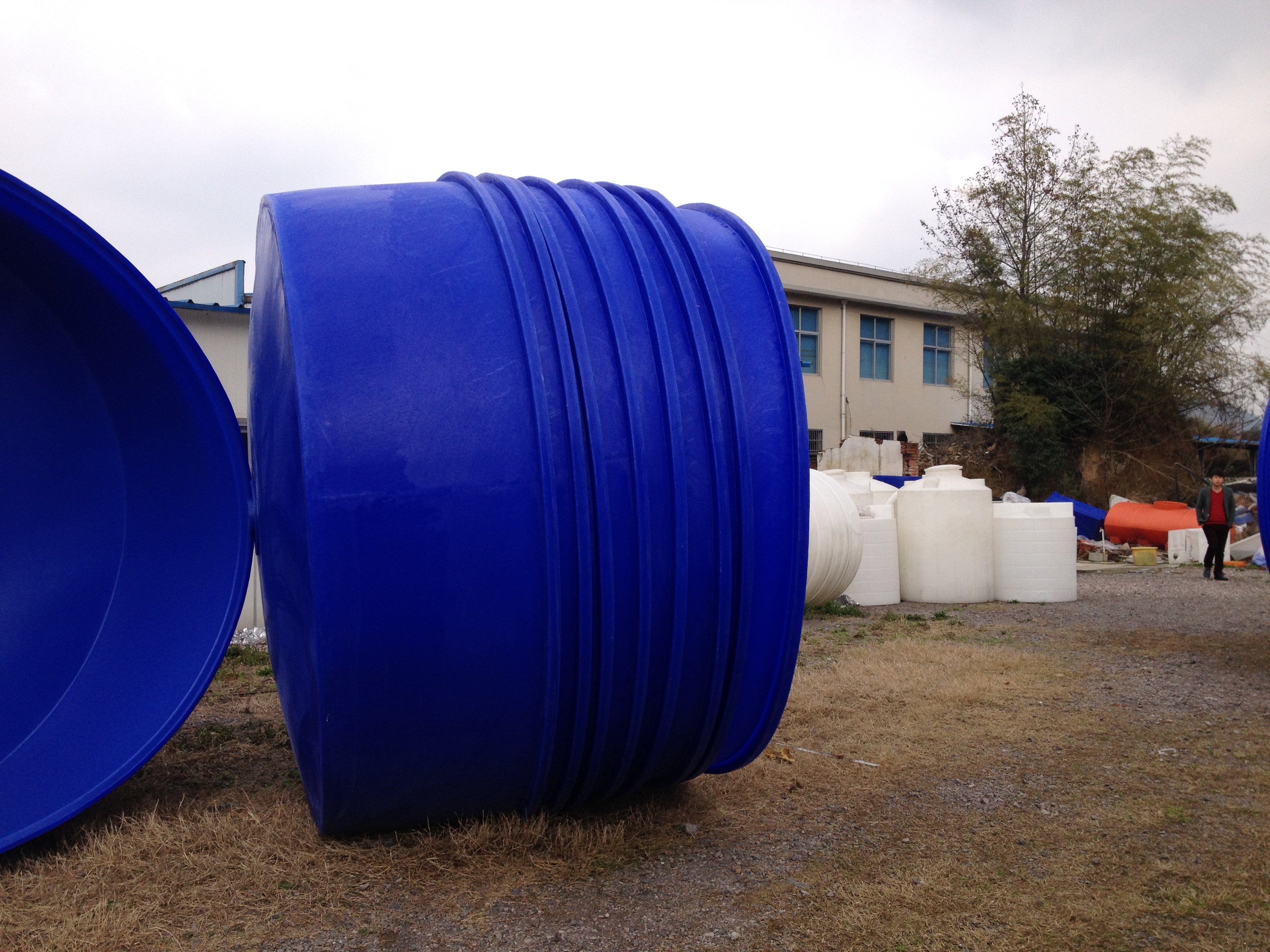M-6000L加厚养鱼桶/水产养殖水箱/活虾运输水箱/鱼苗孵化圆桶图片