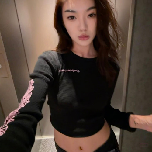 马蹄梵文黑粉印花华夫格长袖T恤女秋季小众修身显瘦露脐辣妹上衣