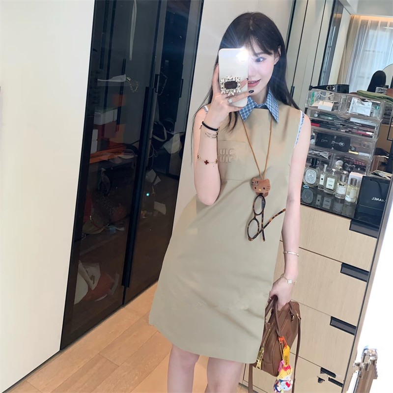 字母立体刺绣撞色假两件连衣裙女夏季小众减龄拼接设计感无袖裙潮图片