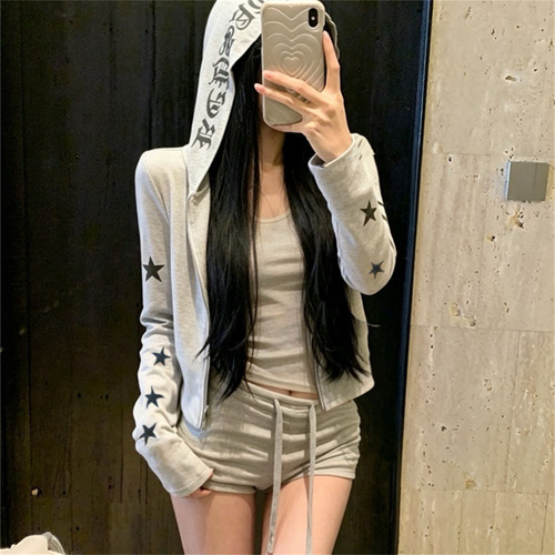 纸片人套装女夏季小众星星梵文印花开衫防晒衫背心抽绳短裤三件套