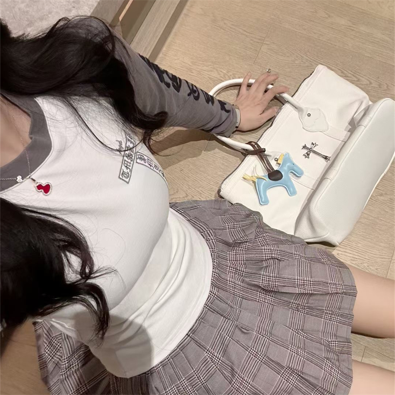 马蹄梵文重工毛绒绒刺绣长袖T恤女秋冬纯欲辣妹修身显瘦纯欲上衣