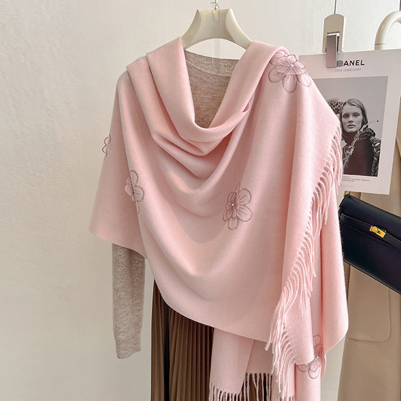 粉色围巾披肩外搭羊绒感妈妈斗篷