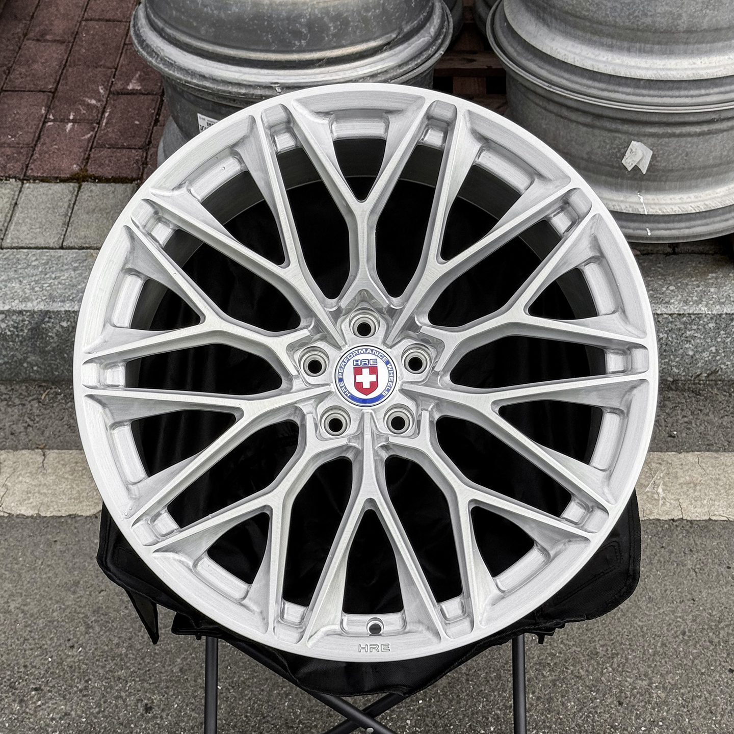 宏鑫珀然锻胚万吨锻造轮毂定制改装16/17/18/19/20/21/22寸及越野