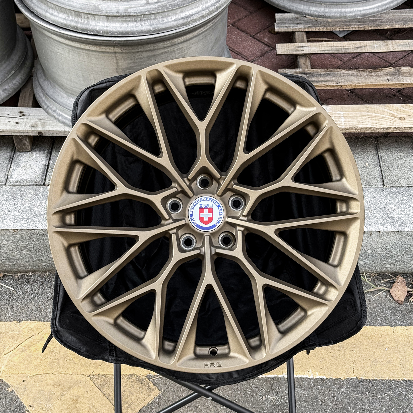 宏鑫珀然锻胚万吨锻造轮毂定制改装16/17/18/19/20/21/22寸及越野